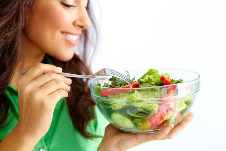 ēst dārzeņu salātus svara zaudēšanai